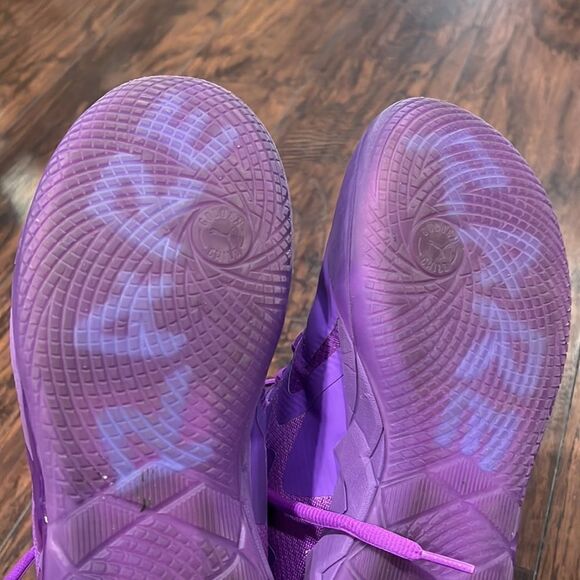 Athletic_Shoes